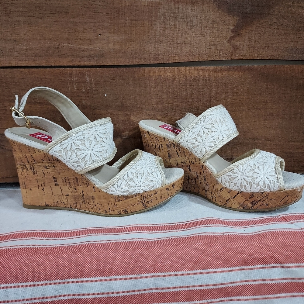 POP Linen and Lace Wedges
